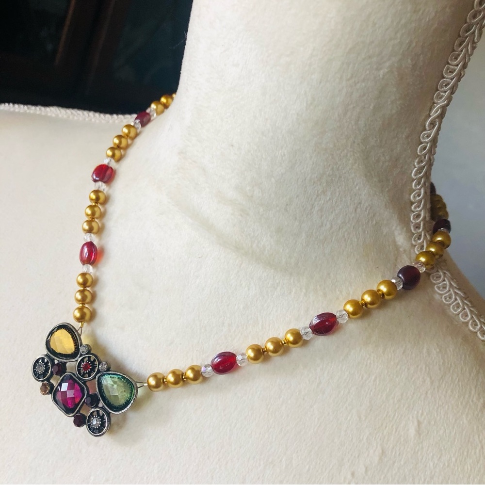 Handcrafted repurpose regal look pendant Czech glass Pearl necklace - Picture 4 of 10
